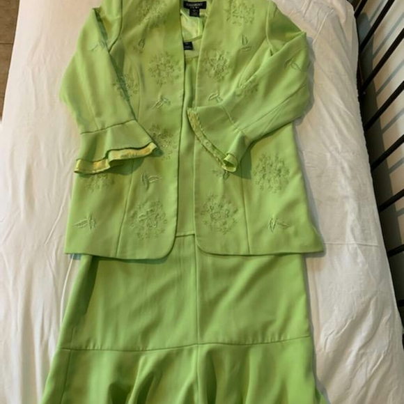 Harmony - New York....Three piece suit - Picture 2 of 4